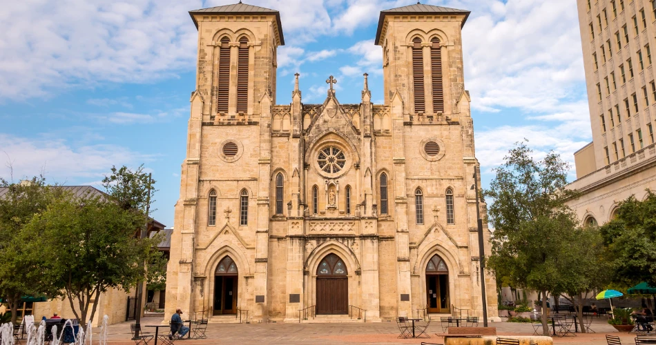Exploring the Historic Alamo Mission